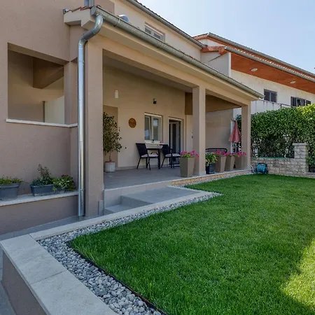 Apartment Runa With Terrace Porec